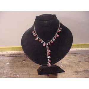 FASHION JEWELRY - Red and Black Dangling Stones on Black Chain Necklace - Vintag